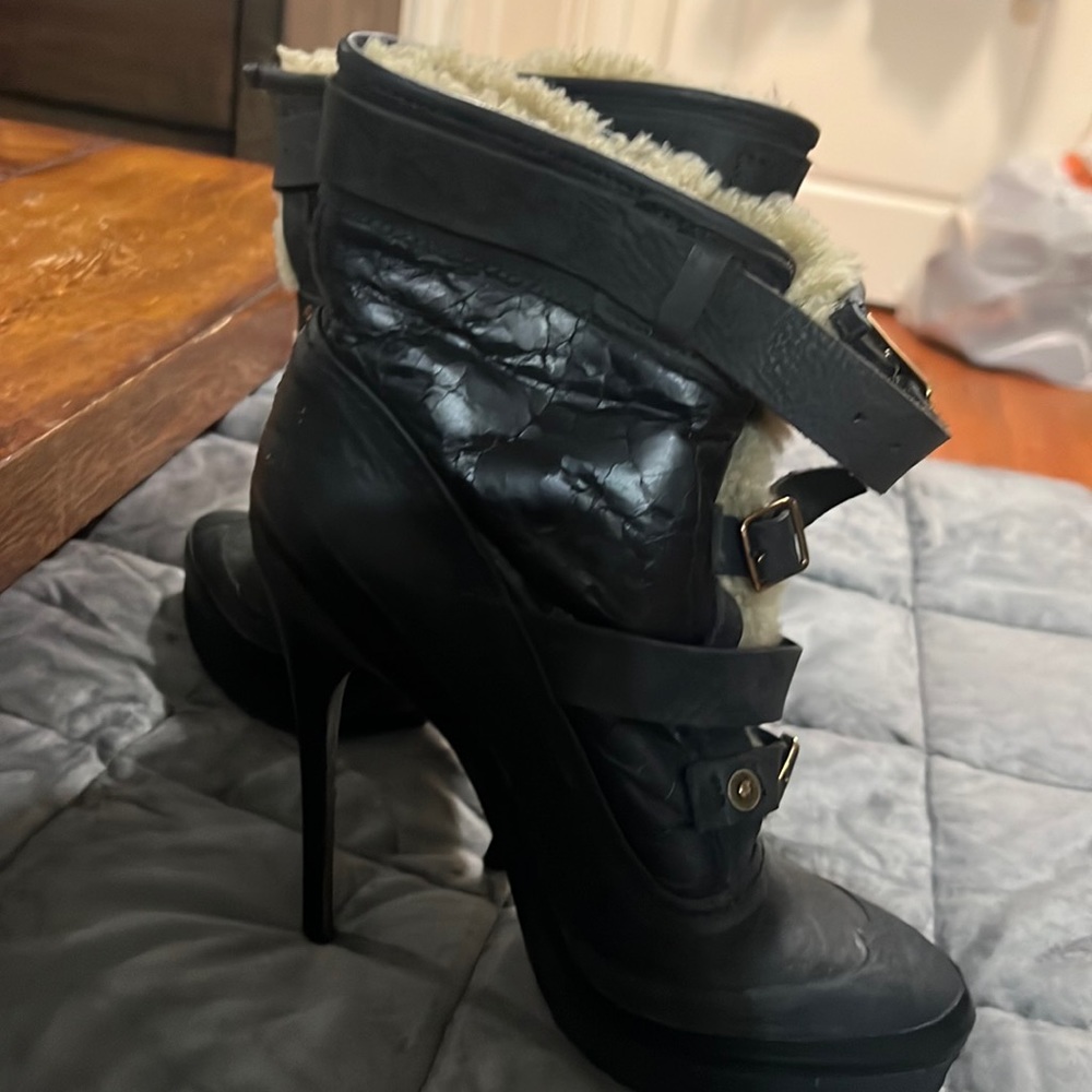 Burberry boots with heel, fur inside, size 41